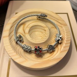 Cable Bangle with‎ Charms